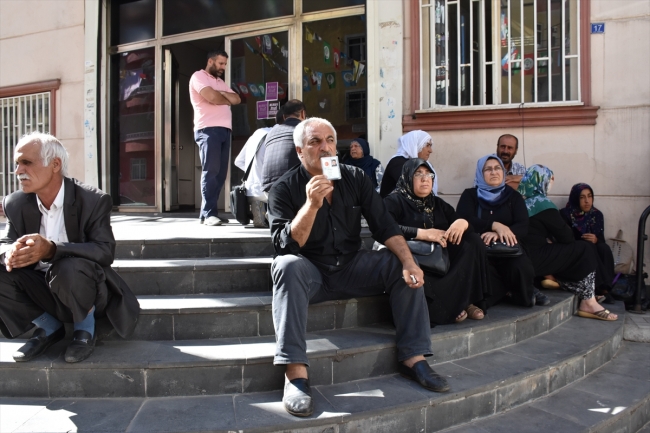 HDP binası önünde oturma eylemi yapan aile sayısı 10'a yükseldi